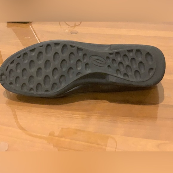 Nearly new, Easy Spirit, dark brown flats - Picture 7 of 15